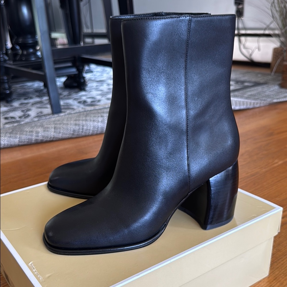 Michael Kors short booties NIB